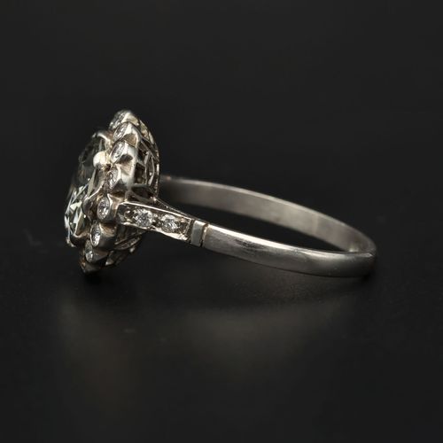 Art Deco Platinum Diamond Ring image-3