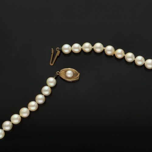 9ct Gold Cultured Pearl Necklace image-5