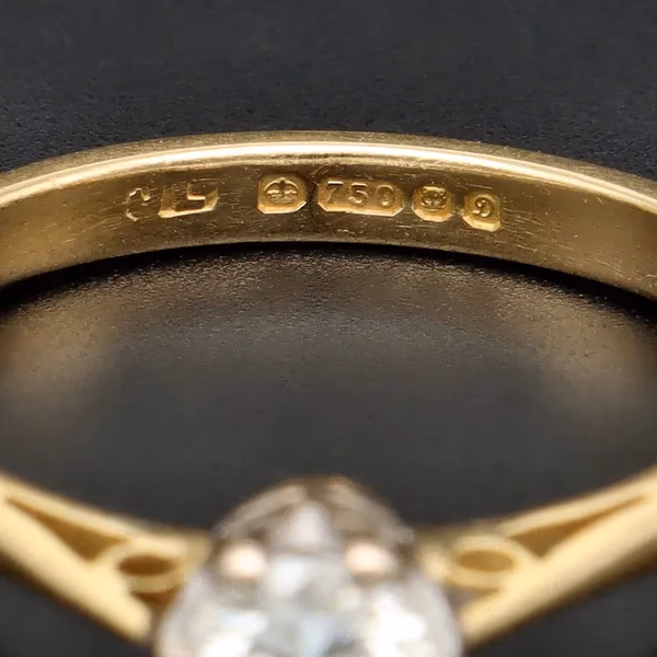 18ct Gold Diamond Solitaire Ring