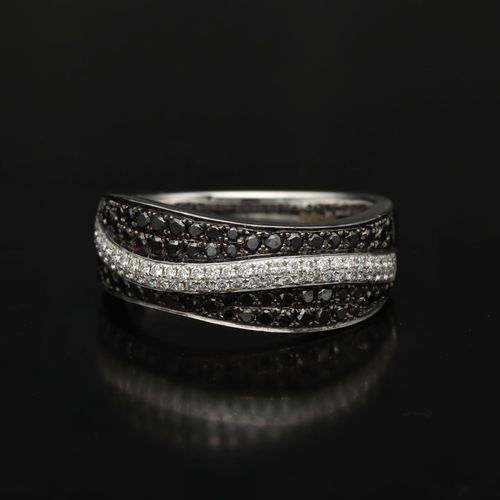 18ct White Gold Black and White Diamond Band Ring image-2