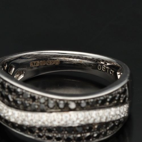18ct White Gold Black and White Diamond Band Ring image-4