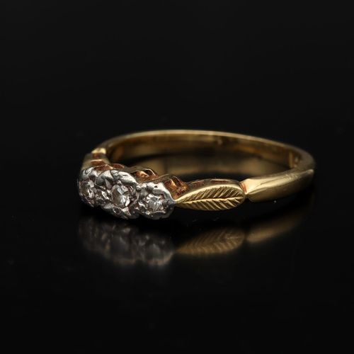 18ct Gold Diamond Ring image-3