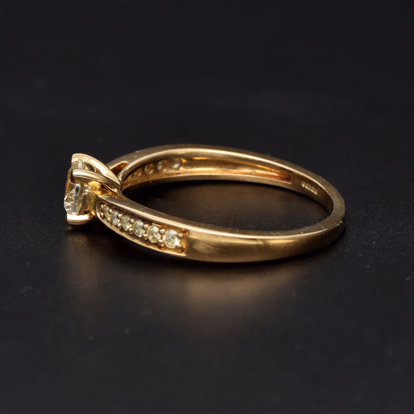 9ct Yellow Gold Brilliant Cut Diamond Ring