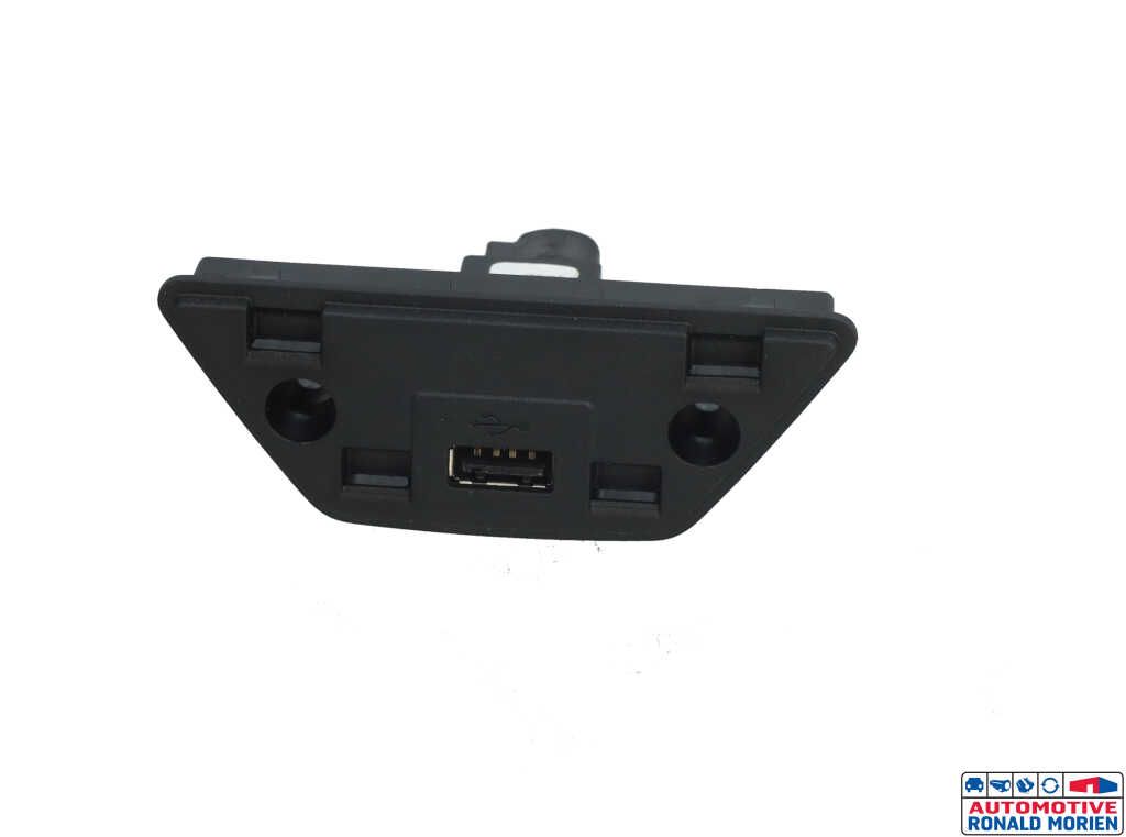 Używane Zlacze AUX/USB Volkswagen Up! (121) 1.0 MPI 12V Cena € 19,00 Z VAT oferowane przez Automaterialen Ronald Morien B.V.