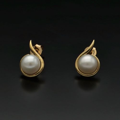9ct Gold Cultured Pearl Earrings and Necklace Set image-2