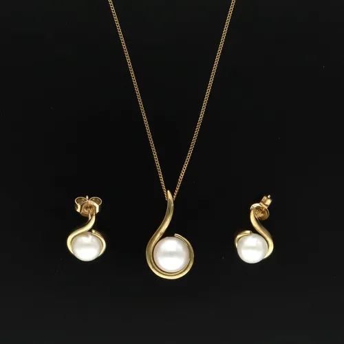 9ct Gold Cultured Pearl Earrings and Necklace Set Jewellery & Gold