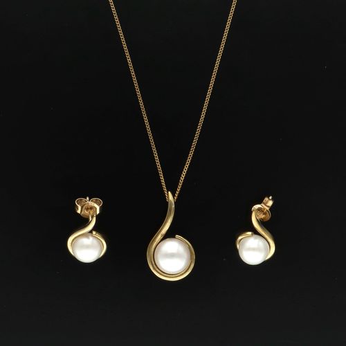 9ct Gold Cultured Pearl Earrings and Necklace Set image-1