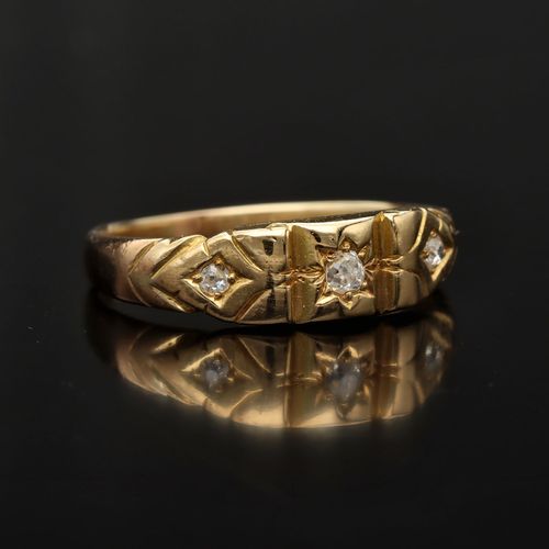 Victorian 18ct Gold Old Cut Diamond Ring image-1