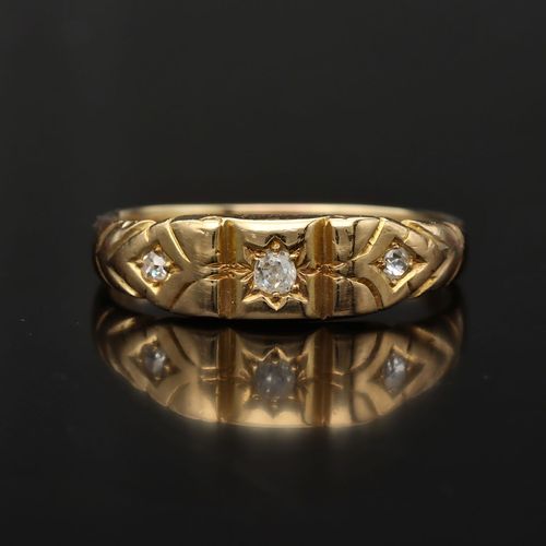 Victorian 18ct Gold Old Cut Diamond Ring image-2