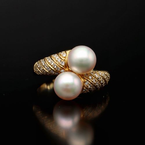 Heavy 18ct Gold Cultured Pearl and Diamond Ring image-2