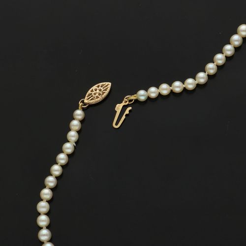 9ct Gold Clasp Re Strung Cultured Pearls image-6