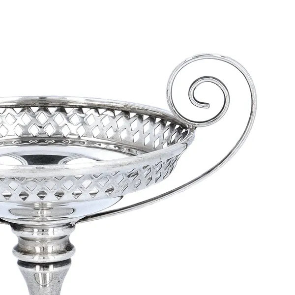 Edwardian Sterling Silver Tazza by Walker and Hall