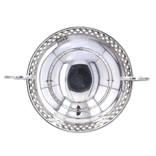 Edwardian Sterling Silver Tazza by Walker and Hall image-4