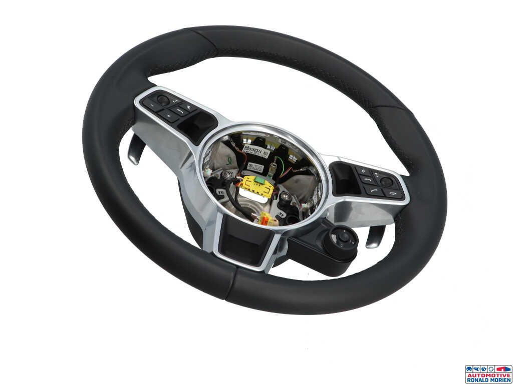 Used Steering wheel Porsche Cayenne III (9YA) 3.0 V6 Turbo 24V E-Hybrid Price € 845,00 Inclusive VAT offered by Automaterialen Ronald Morien B.V.