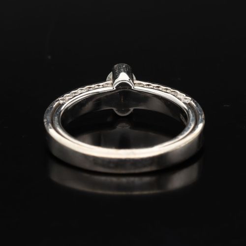 18ct White Gold Diamond Ring image-5