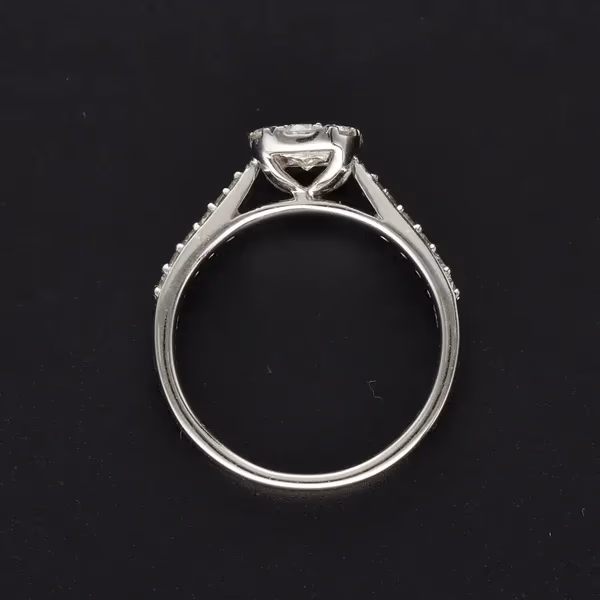 18ct White Gold Diamond Ring