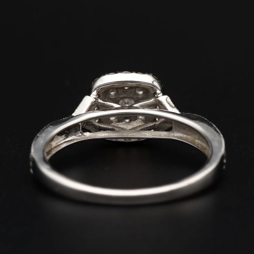 Gold 0.45ct Diamond Ring image-5