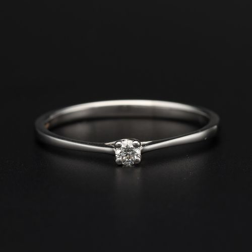 18ct Gold Diamond Ring. Size X image-2