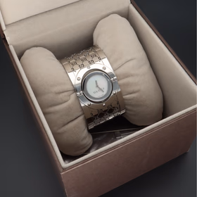 Gucci Twirl Mother of Pearl Dial Watch