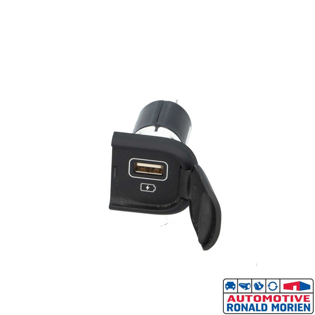 Gebruikte AUX/USB aansluiting Kia Niro I (DE) 1.6 GDI Hybrid Prijs € 35,00 Margeregeling aangeboden door Automaterialen Ronald Morien B.V.
