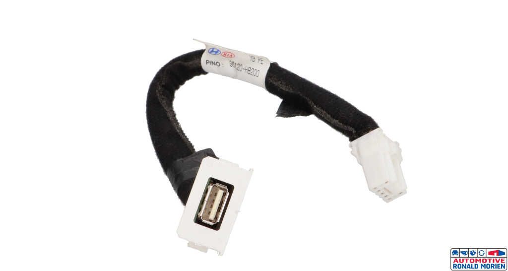 Gebruikte AUX/USB aansluiting Kia Rio IV (YB) 1.2 CVVT 16V Prijs € 19,00 Margeregeling aangeboden door Automaterialen Ronald Morien B.V.