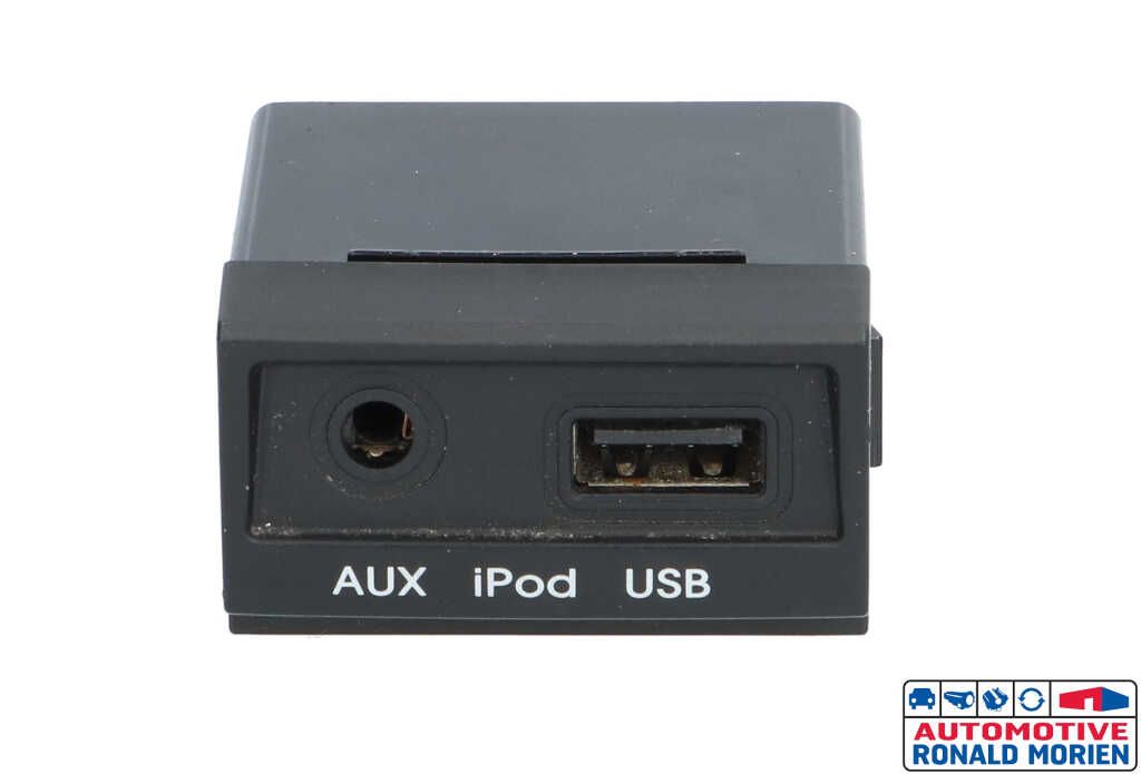 Usados Conexión AUX-USB Hyundai i20 1.4 CRDi 16V Precio € 75,00 Norma de margen ofrecido por Automaterialen Ronald Morien B.V.