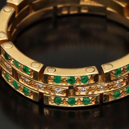 18ct Gold Emerald and Diamond Link Ring image-3