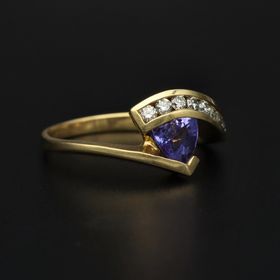 18ct Gold Tanzanite Diamond Ring.