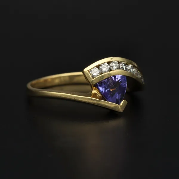 18ct Gold Tanzanite Diamond Ring.