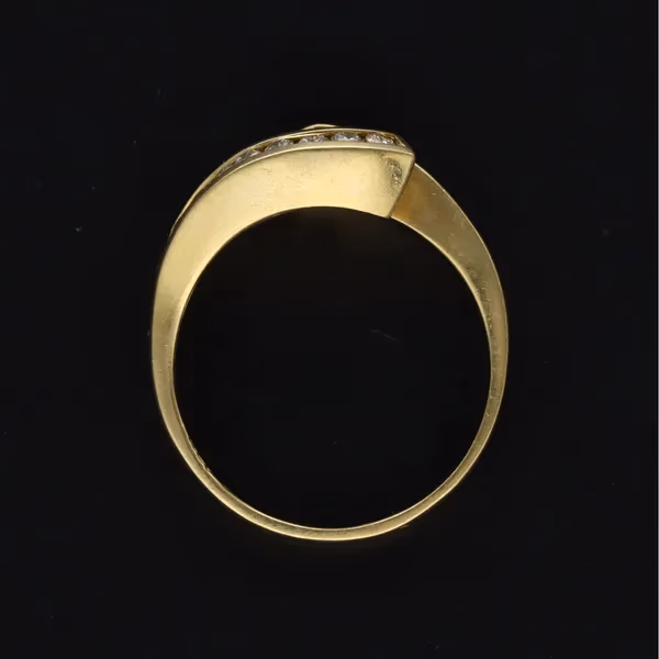 18ct Gold Tanzanite Diamond Ring.