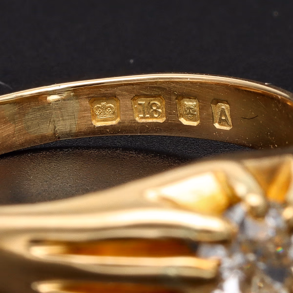 18ct Gold Diamond Ring
