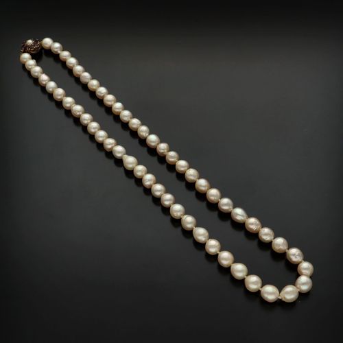 9ct Gold Garnet Clasp Pearl Necklace image-2