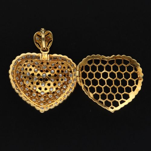 18ct Gold Diamond Heart Locket image-3