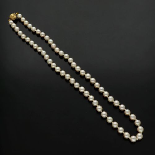 18ct Gold Clasp Re Strung Cultured Pearls image-2