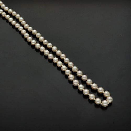 18ct Gold Clasp Re Strung Cultured Pearls image-1