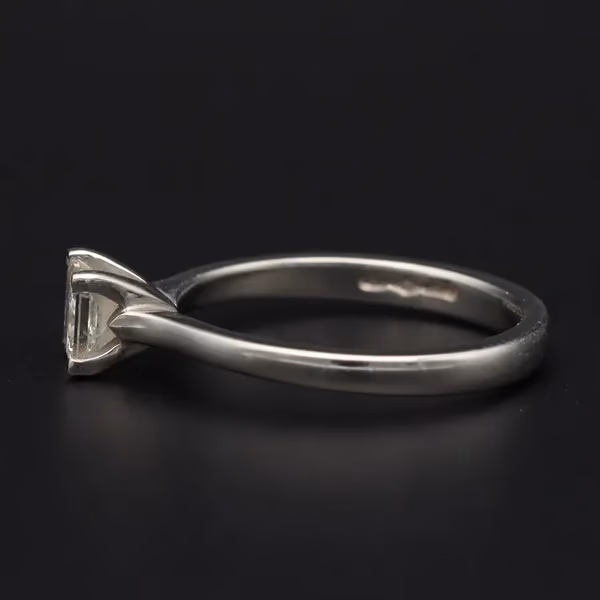 18ct White Gold Diamond Ring
