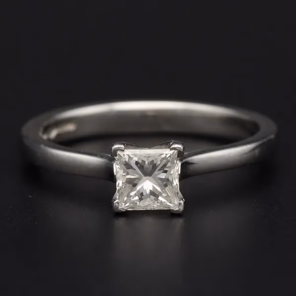 18ct White Gold Diamond Ring