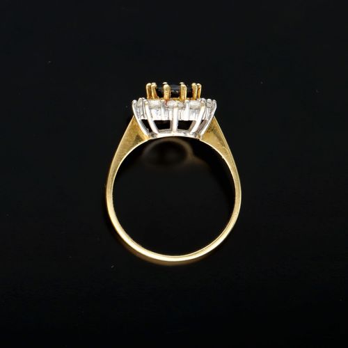 18ct Gold Sapphire and Diamond Ring image-6