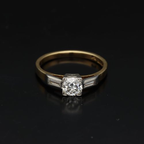 18k Gold Diamond Ring image-2