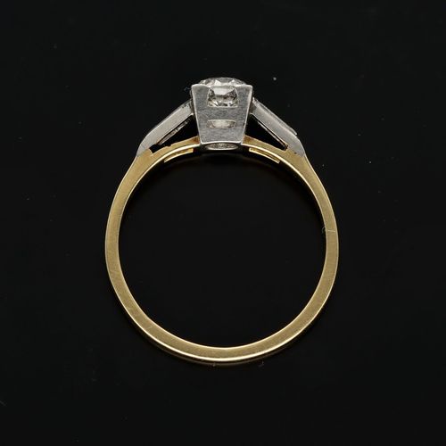 18k Gold Diamond Ring image-6