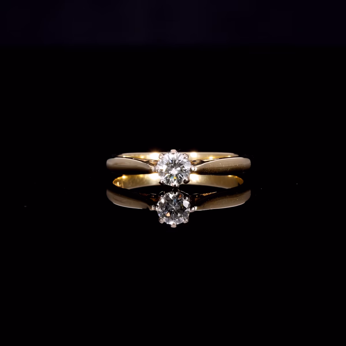 360° view of The Vintage 1990 Brilliant Cut Diamond Elegant Ring