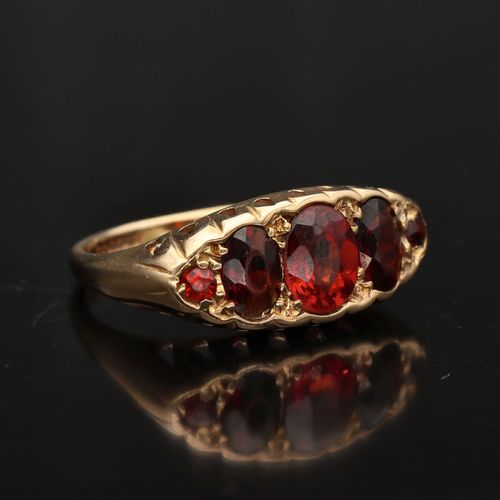 9ct Gold Garnet Ring image-1