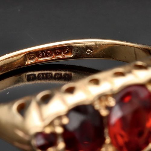 9ct Gold Garnet Ring image-4