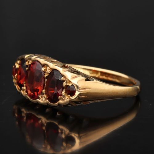9ct Gold Garnet Ring image-3