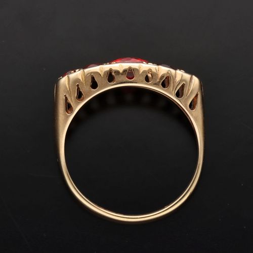 9ct Gold Garnet Ring image-6
