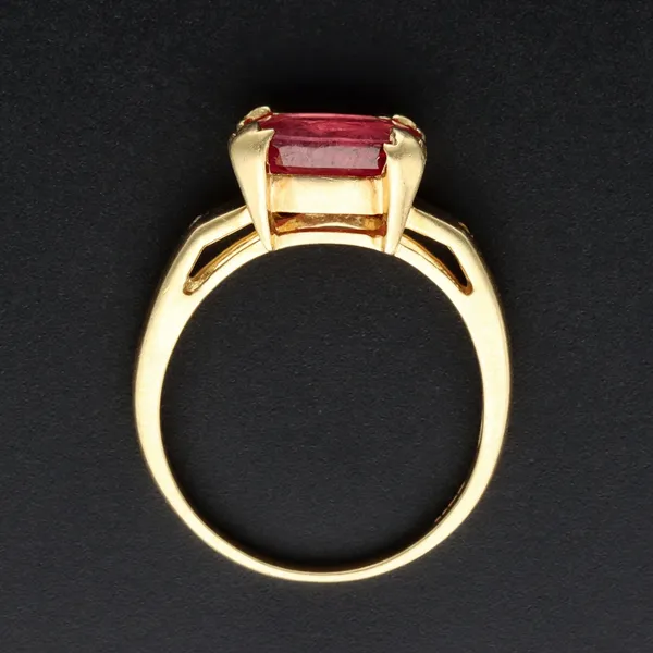 18ct Gold Pink Sapphire Ring