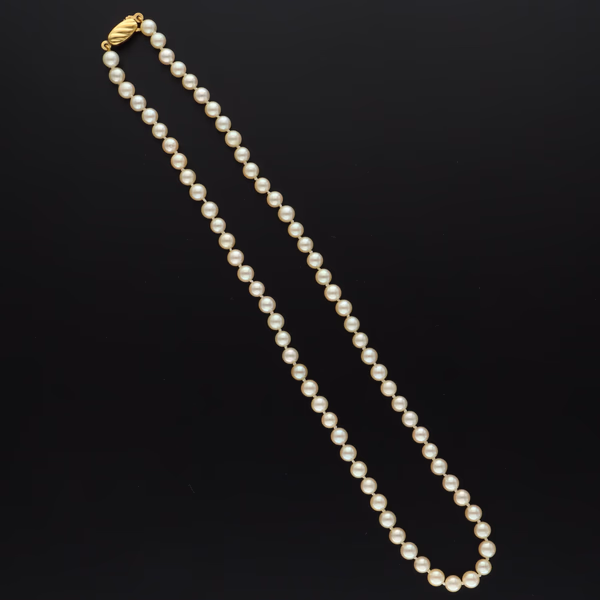 Short Cultured Pearl Necklace