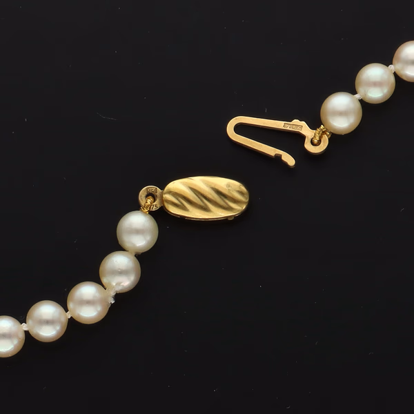 Short Cultured Pearl Necklace