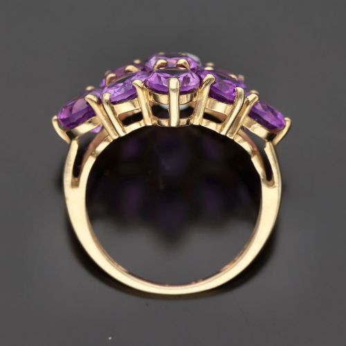 9ct Gold Amethyst Cluster Ring image-6