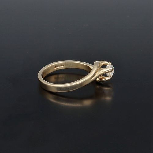 9K Gold Old Cut 1/2ct Diamond Ring image-3